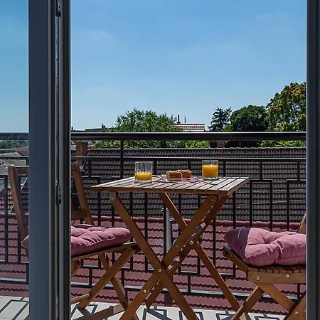 Six Corners Mystic Corner View Balcony *